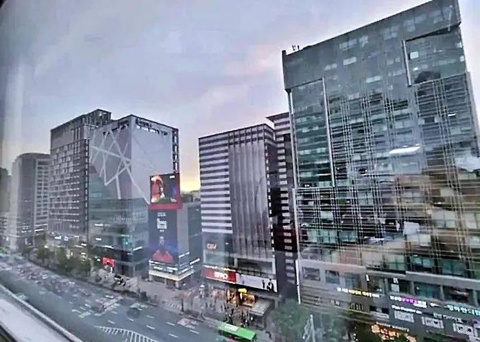 홍대입구역에서 30초 퀸 Q 사이즈 침대 3 Ott Wifi New Open *
