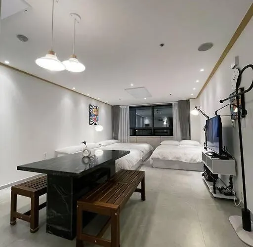 홍대입구역에서 30초 퀸 Q 사이즈 침대 3 Ott Wifi New Open *
