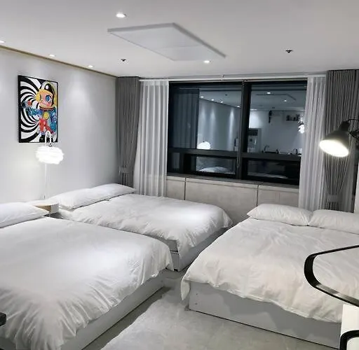 홍대입구역에서 30초 퀸 Q 사이즈 침대 3 Ott Wifi New Open *