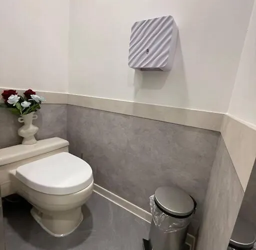 홍대입구역에서 30초 퀸 Q 사이즈 침대 3 Ott Wifi New Open