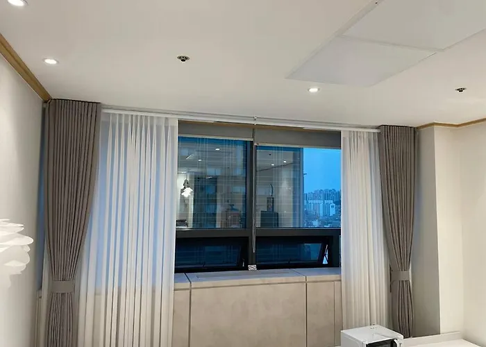 홍대입구역에서 30초 퀸 Q 사이즈 침대 3 Ott Wifi New Open