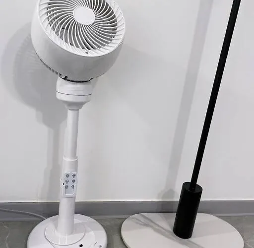 홍대입구역에서 30초 퀸 Q 사이즈 침대 3 Ott Wifi New Open Appartement