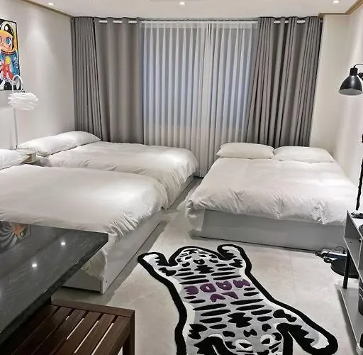 홍대입구역에서 30초 퀸 Q 사이즈 침대 3 Ott Wifi New Open *
