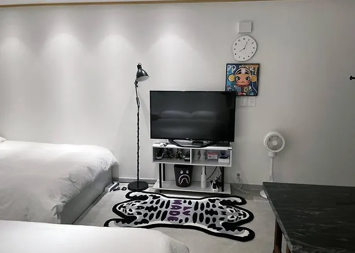 홍대입구역에서 30초 퀸 Q 사이즈 침대 3 Ott Wifi New Open